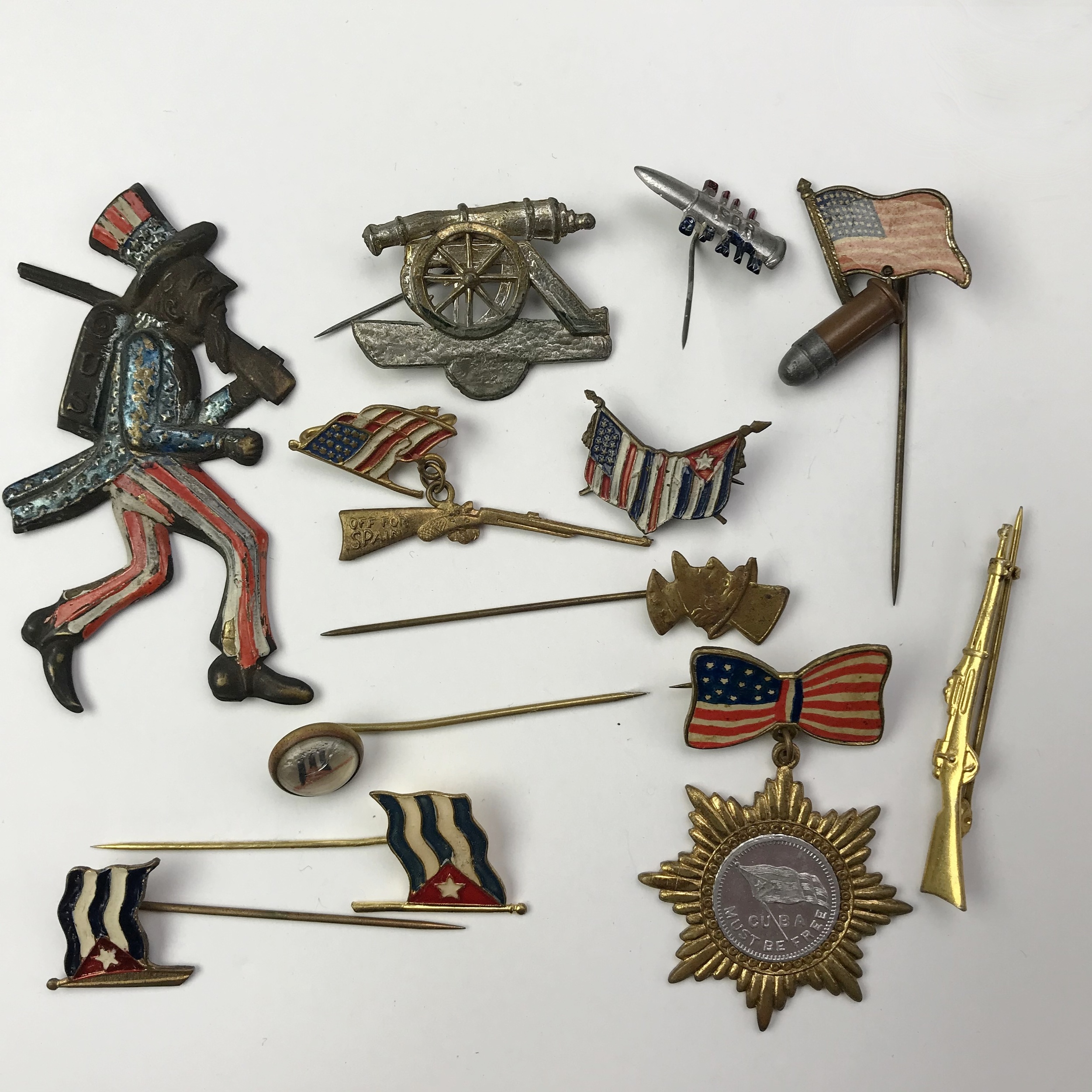 Group of 65 Spanish American War Buttons and Pins | Fine Estate, Inc